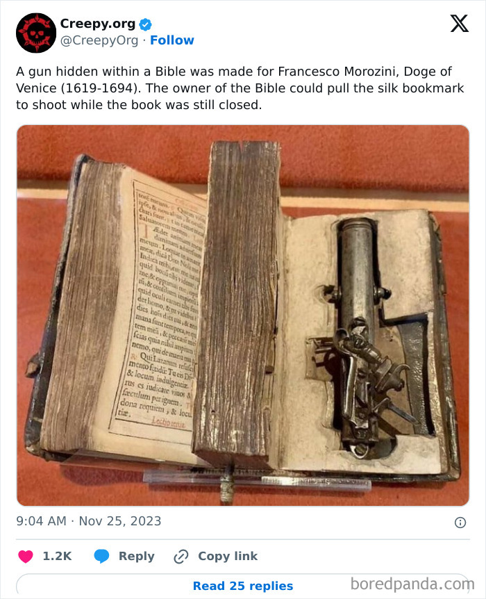 pistolet caché dans un livre