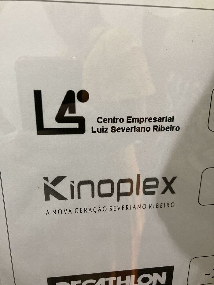 un logo qui ressemble à un toilette