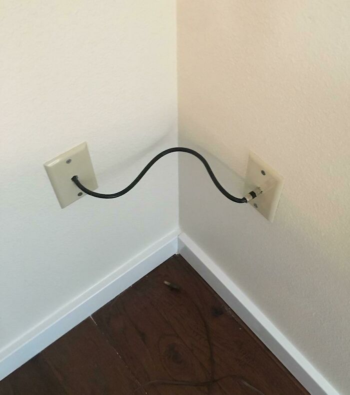 Cable de mur à un autre mur