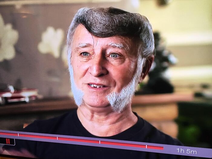 une coupe de cheveux étrange