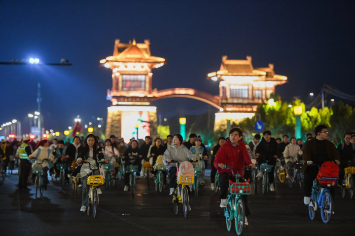 Des étudiants en vélo en Chine