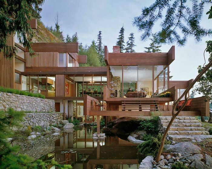 Graham House, Canada