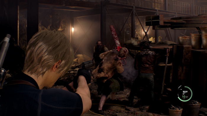 Léon vise un ennemi dans Resident Evil 4