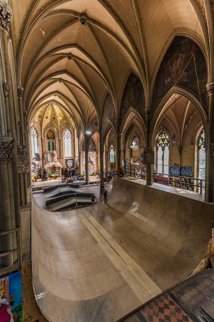 Une église abandonnée transformée en skate park dans Saint Louis aux Etats-Unis