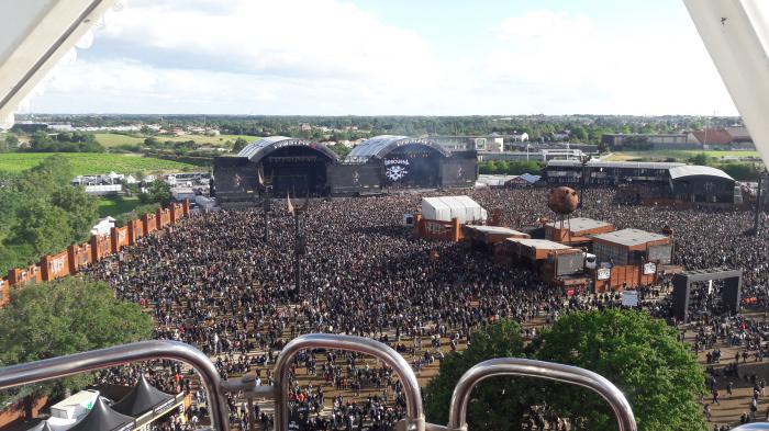 Le festival du Hellfest, réunissant des centaines de milliers de festivaliers chaque année.