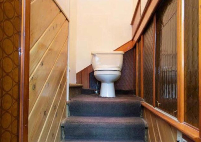 WC sur les marches d