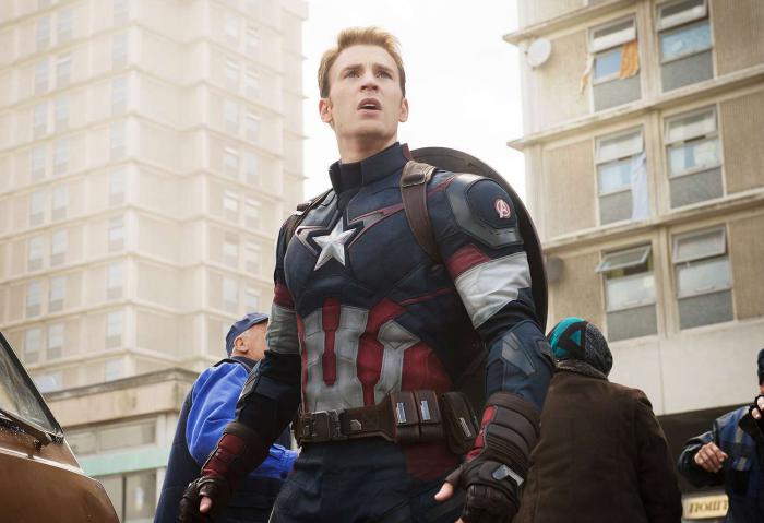 Chris Evans en Captain America dans Avengers