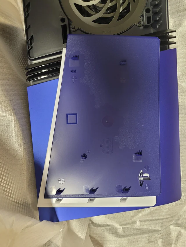 Plaque interchangeable incompatibles sur la PS5 Pro