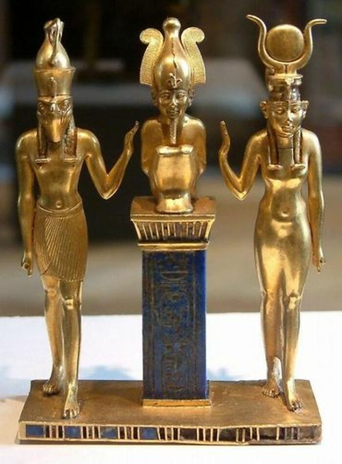 Sainte triade de la famille Osiris