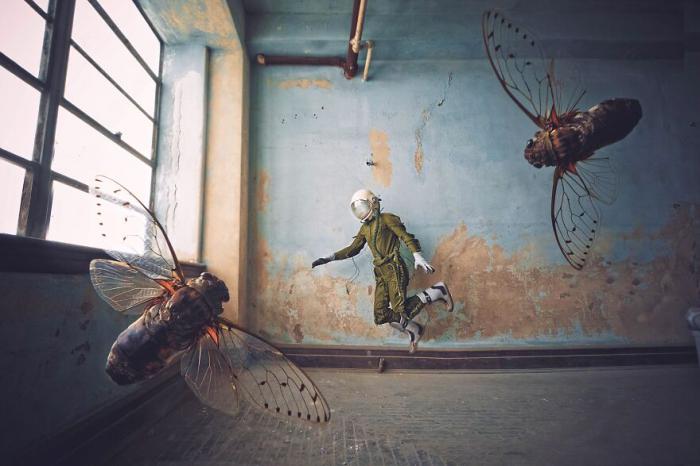 astronaute devant des insectes