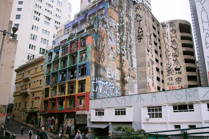 Bâtiment abandonné occupé par des artistes à Sao Paulo, au Brésil