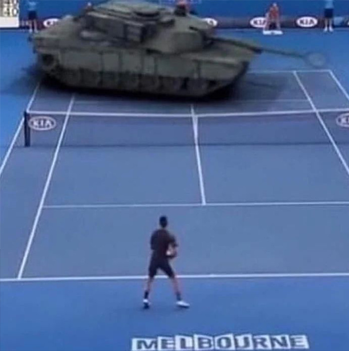 tennis contre un tank