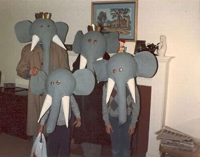 une famille déguisée en éléphant