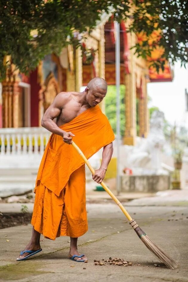 photoshop battle moine bouddhiste musclé originale