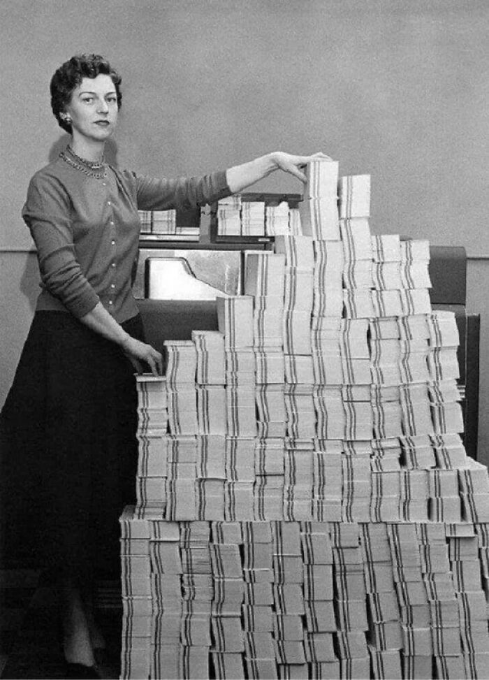 224,5 mégaoctets de données dans 62 500 cartes perforées, 1955