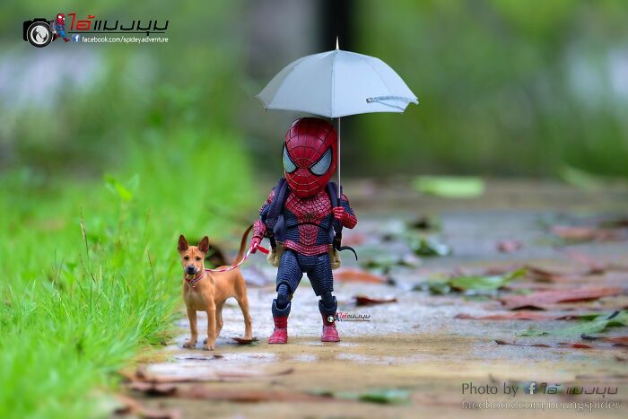 baby spiderman sous la pluie