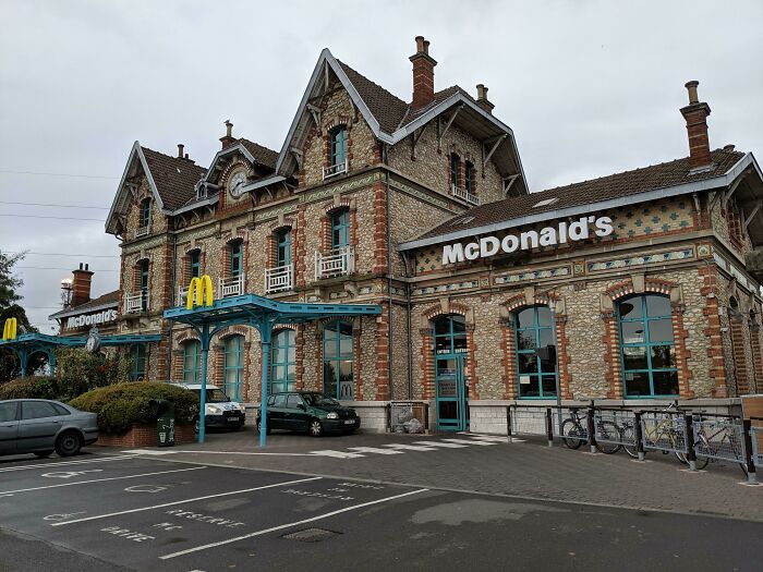 Une ancienne gare en McDonald