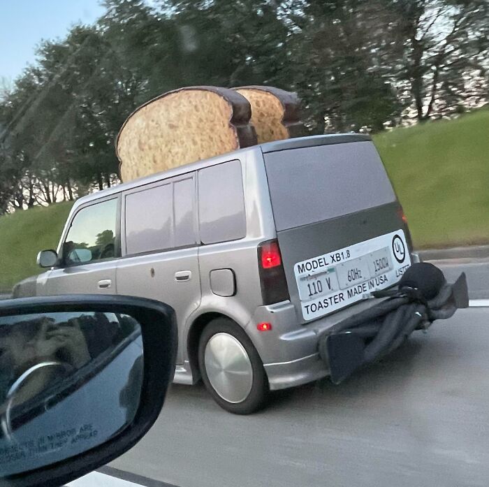 voiture en forme de grille paine