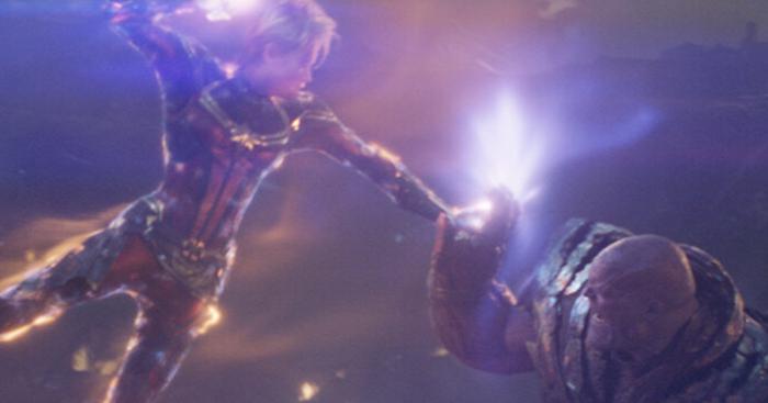 Captain Marvel combat Thanos