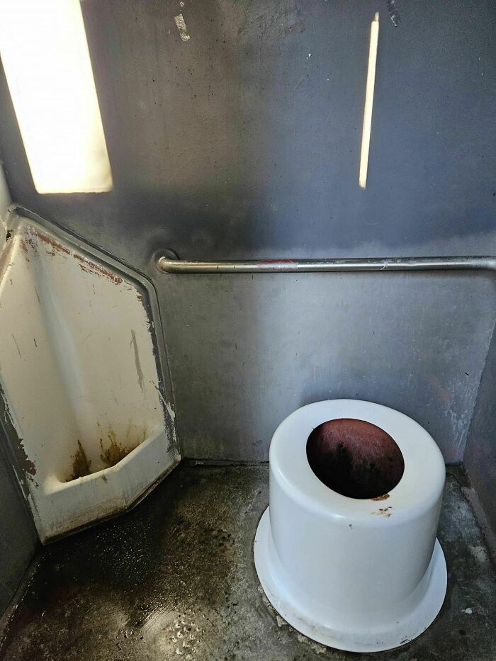 un toilette public