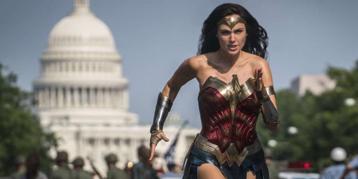 Wonder Woman jouée par Gal Gadot dans les films DC Studios.