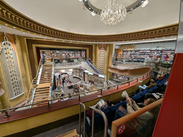 Une librairie dans un ancien théâtre à Bonn en Allemagne