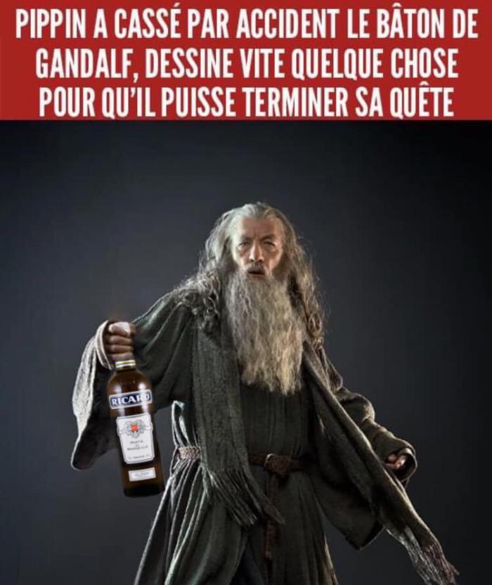 Gandalf qui tient une bouteille de Ricard