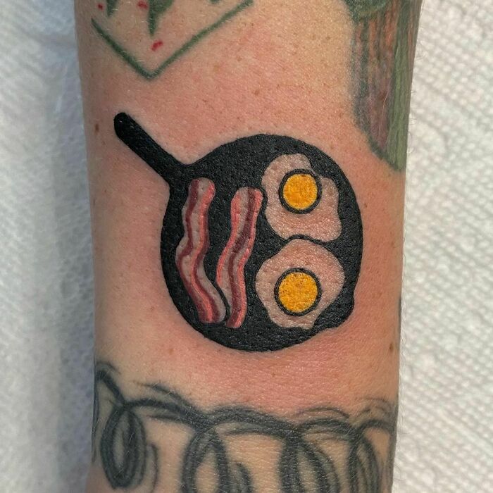 tatouage de bacon et oeuf au plat