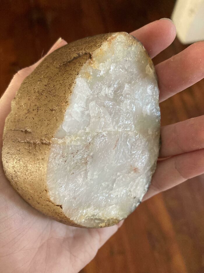 un rocher en forme de pomme de terre