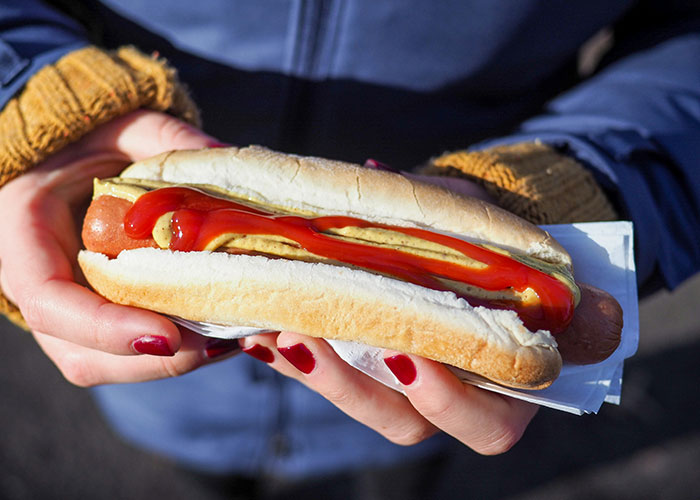 Ketchup sur hot-dog