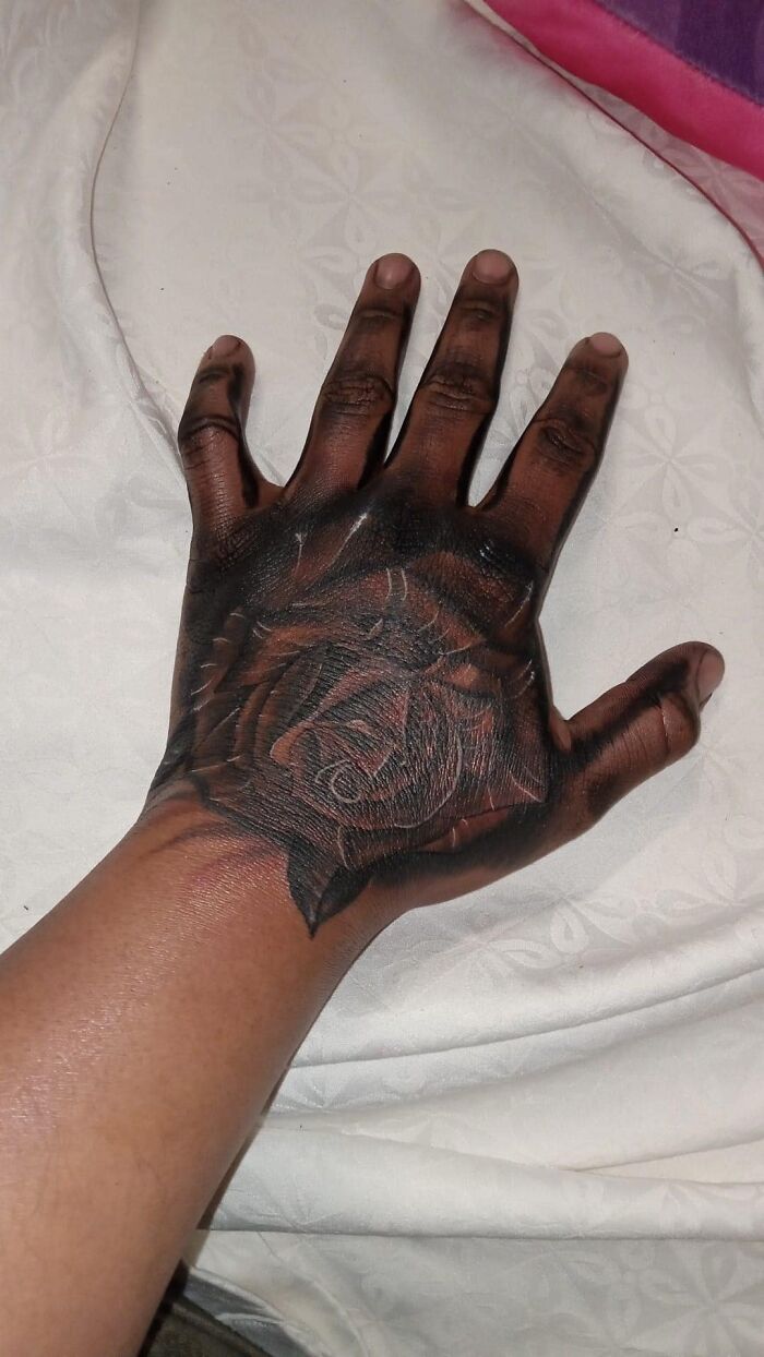 tatouage raté main
